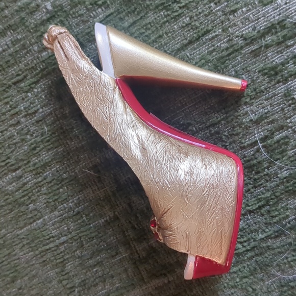 JUST THE RIGHT SHOE* collectibles 3 authentic and 2 NOSTALGIA* pieces. - Picture 5 of 17